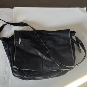 Wilsons Leather Classic Black Messenger Bag vintage